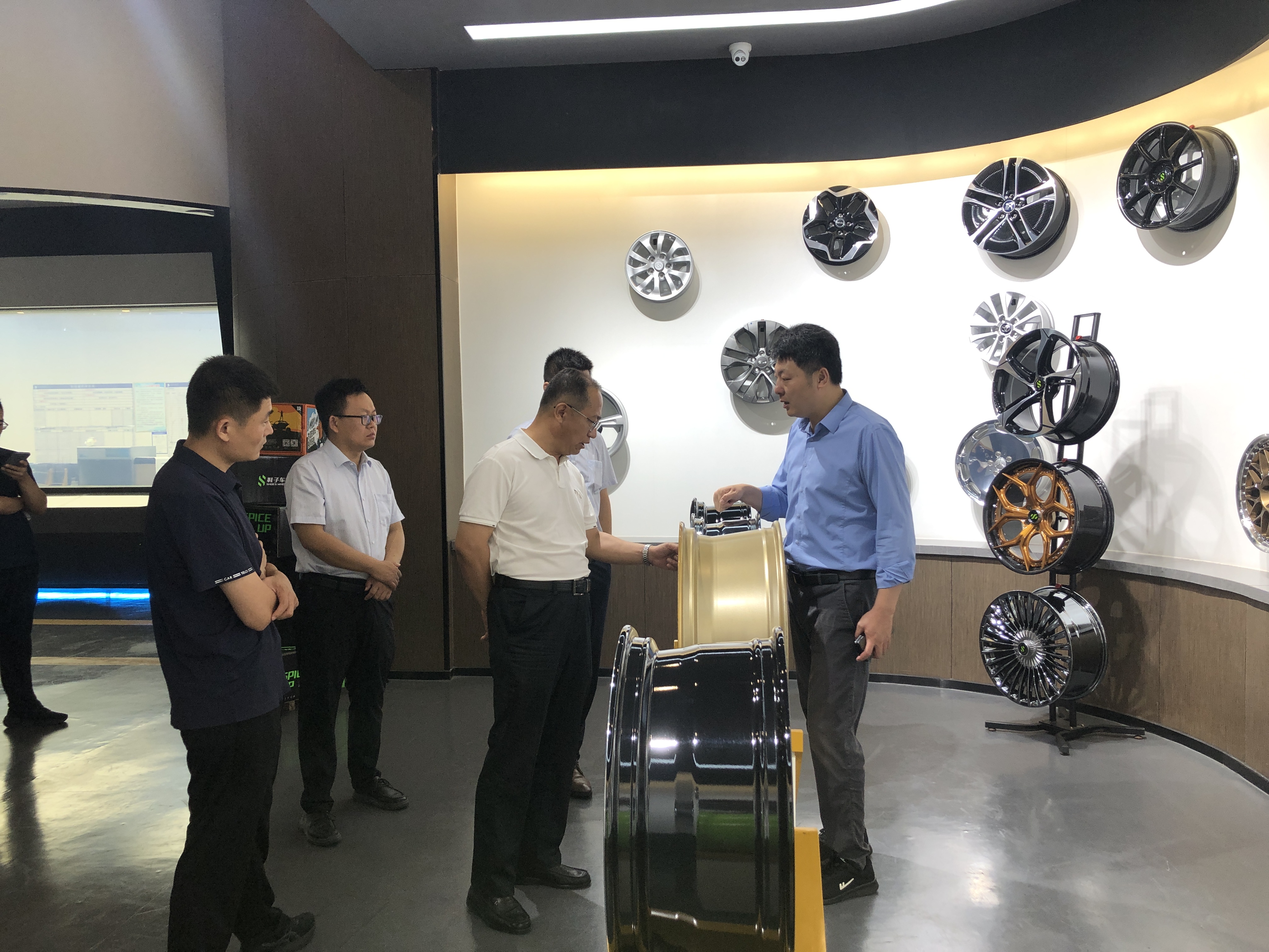 中国汽研后市场事业部来山东金马考察(图2) 中国汽研后市场事业部来山东金马考察(图2)